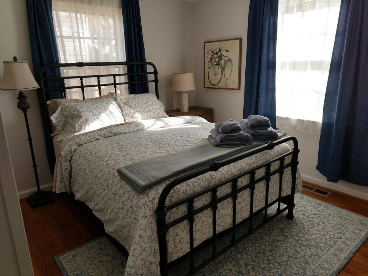 Charming Classic Cottage 2Br ダーラム エクステリア 写真